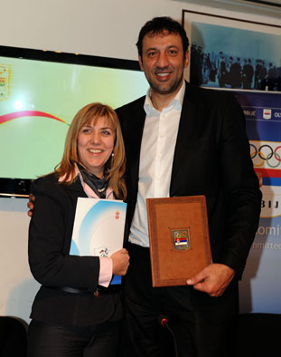 Ministarka Samardzic-Markovic i predsednik OKS Vlade Divac 2